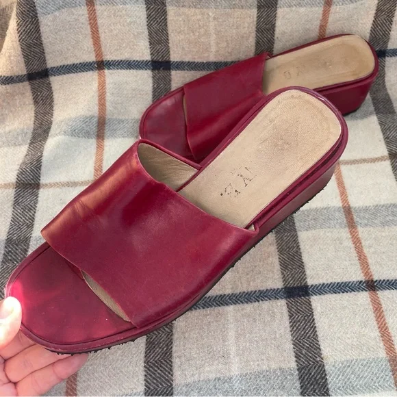 Authentic 90s Platform Sandals - Picture 6 of 9